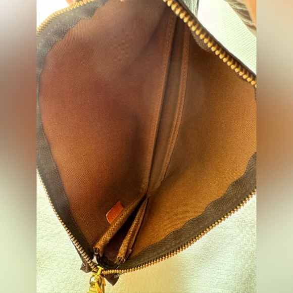 👩‍💼Louis Vuitton Pochette Accessoir - Picture 13 of 17